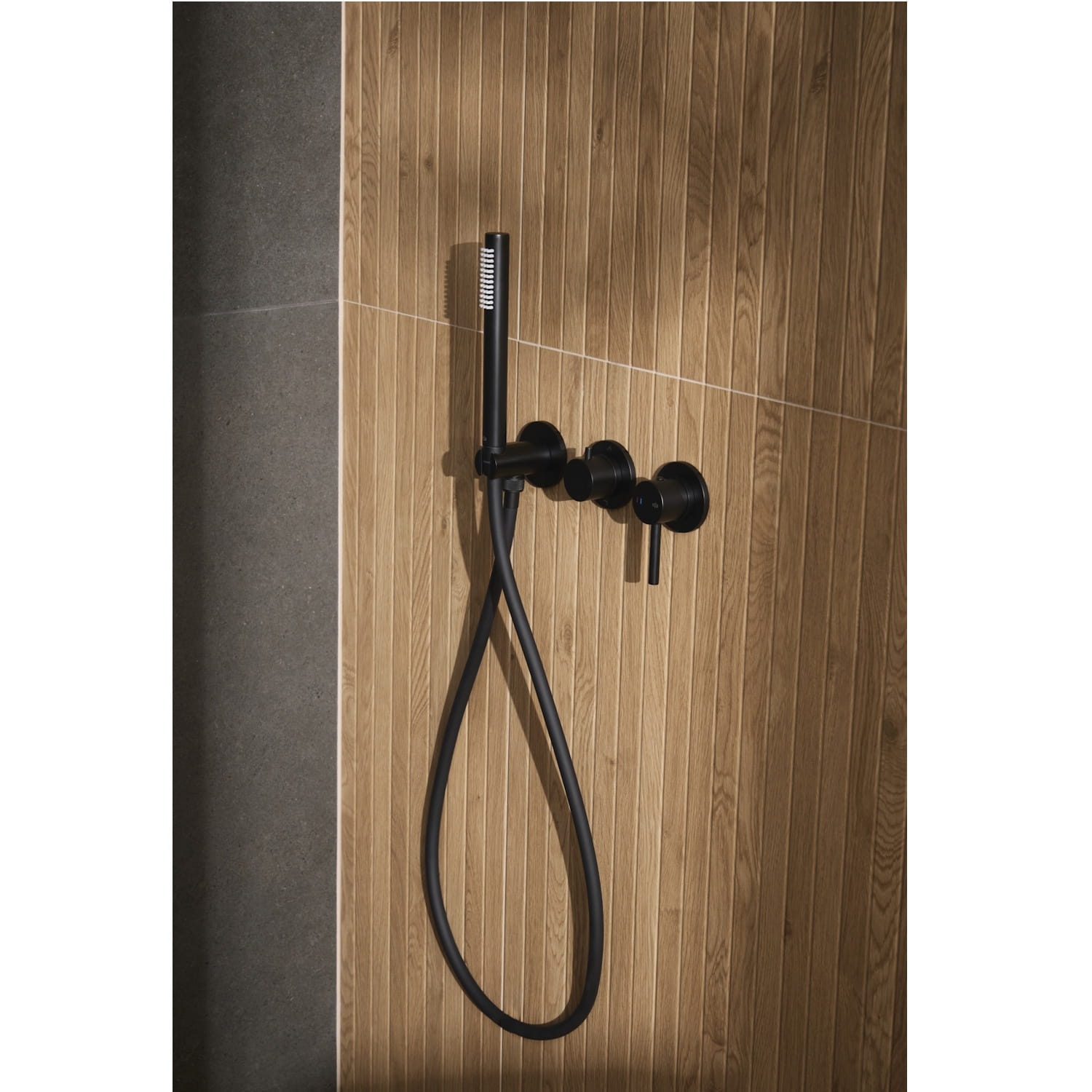 MOZA_BLACK_vstroennyy_dushevoy_nabor_s_3_otverstnym_2_funktsional_nym_smesitelem (2)